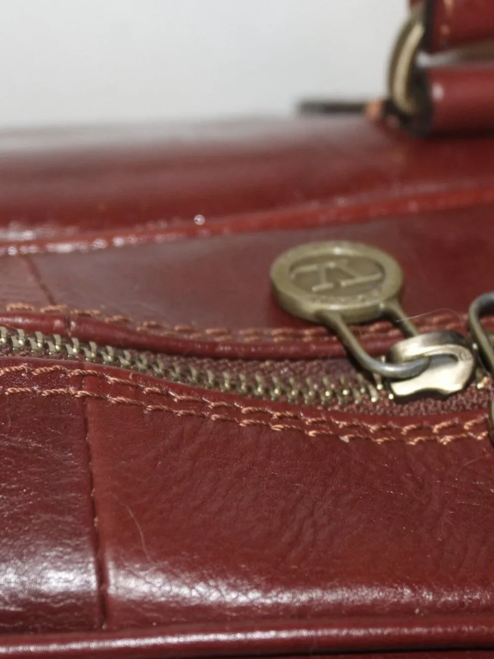 $685 Tuscany Leather Firenze Francoforte Travel Bag w Strap Never Used
